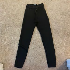 Black Skinny jeans